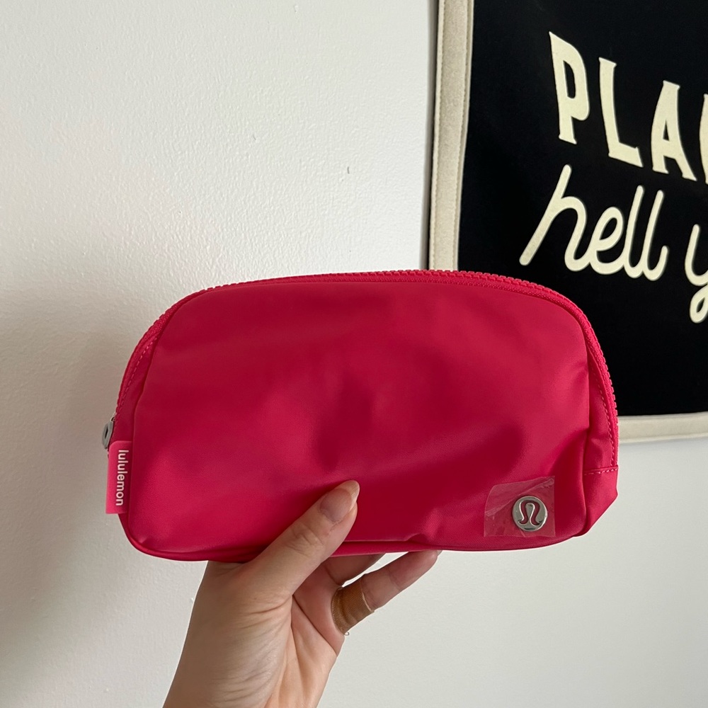 Lululemon Everywhere Belt Bag